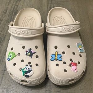 Crocs with jibbits included